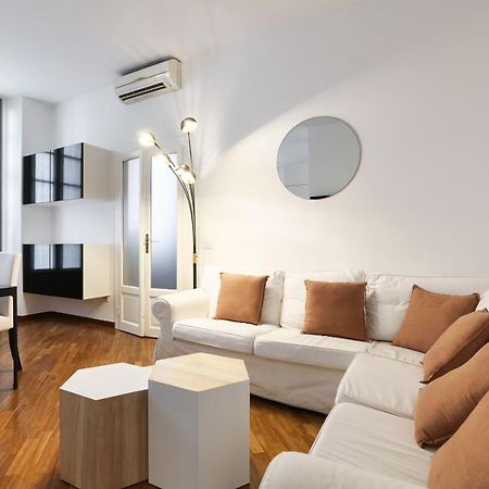 Charming San Babila Apt. Милано Екстериор снимка