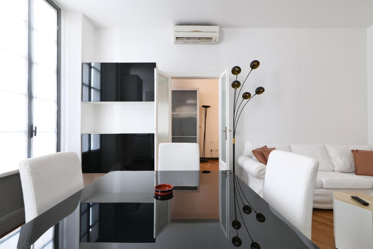 Charming San Babila Apt. Милано Екстериор снимка